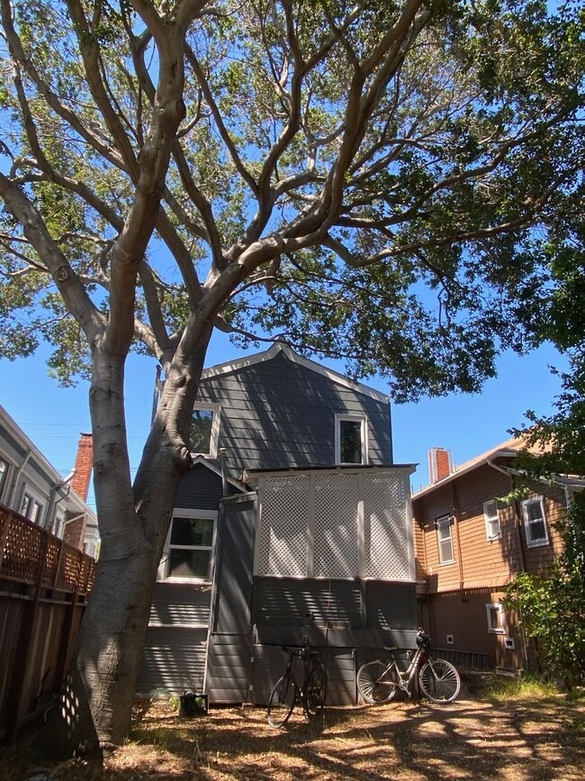 Building Photo - Spacious, Quiet N. Berk. House w/ a Large Private Backyard