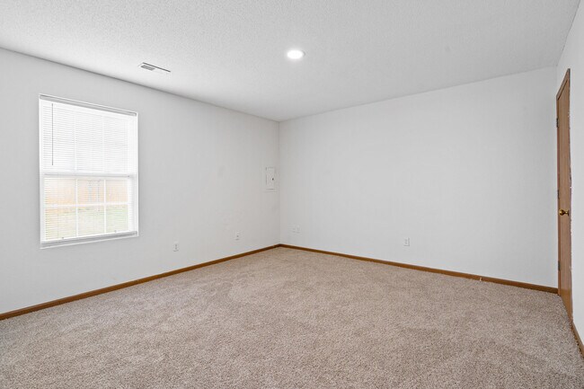 Building Photo - 2507 Carnation Dr