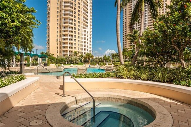 Building Photo - 888 Brickell Key Dr