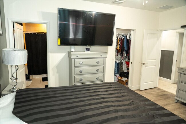 Building Photo - 2710 NW 5th St