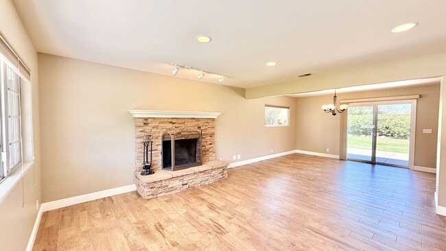 Building Photo - Lovely Single Story Home, Great Neighborhood, Amazing Yard Space, Close distance to Downtown Fall...