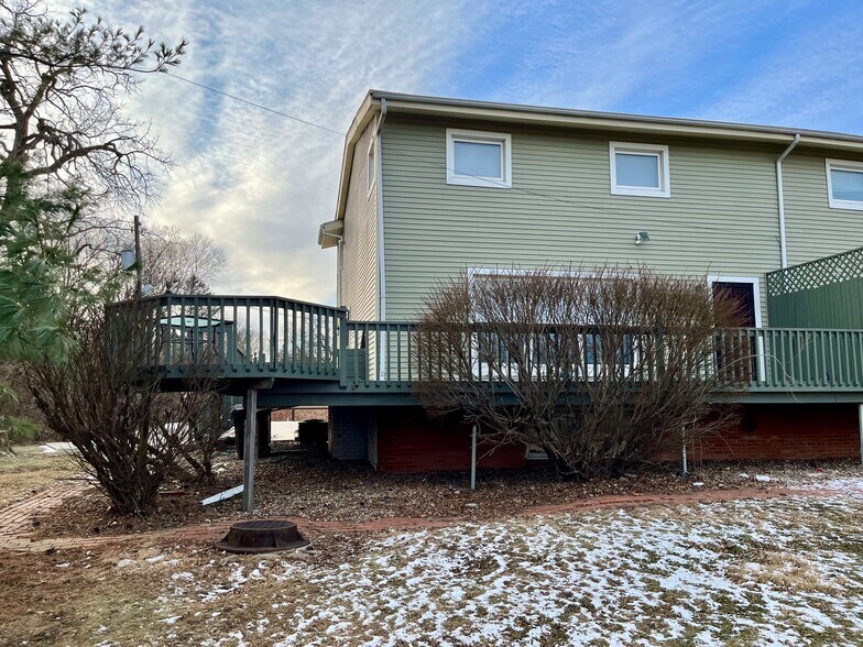 Building Photo - 221 Eisenhower Dr