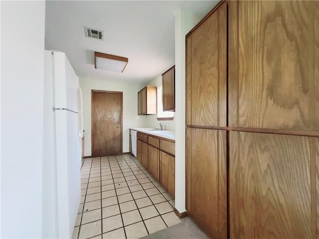 Building Photo - 235 Barrett Pl