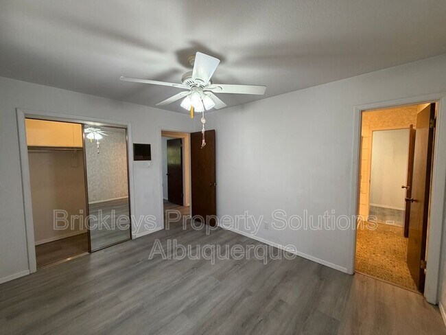 Building Photo - 337 Glorieta St NE