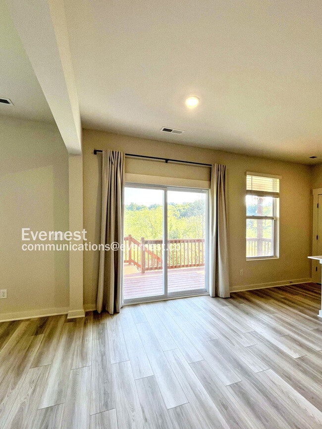 Building Photo - 506 Lyness Dr