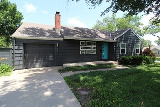 Building Photo - Upgraded 2 Bedroom 1 Bath House In Mission Kansas