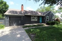 Building Photo - Upgraded 2 Bedroom 1 Bath House In Mission Kansas