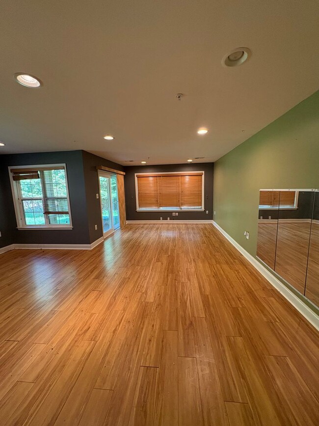 Building Photo - Gorgeous End of Group Owings Mils 3bd/2.5ba w/ A/C, W/D, and Modern Amenities! Available now!