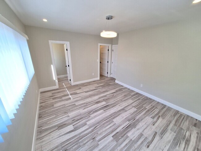Building Photo - 13611 Vanowen St
