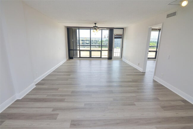 Building Photo - 1401 S Federal Hwy