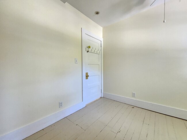 Building Photo - 387 College Ave