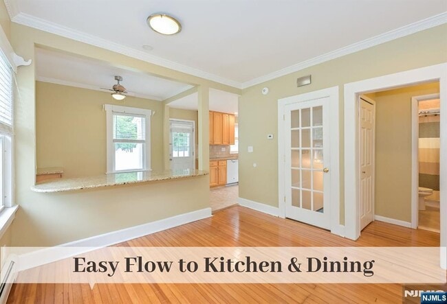 Building Photo - 385 Fern Ave