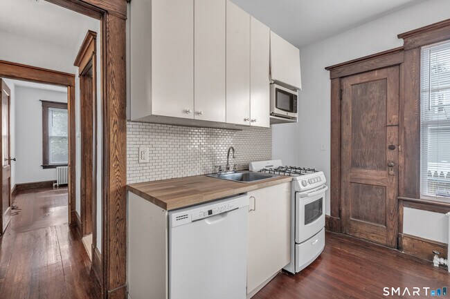 Building Photo - 66 Brownell St