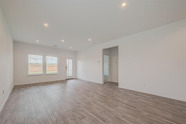 Building Photo - 24330 Elmwood Falls Dr