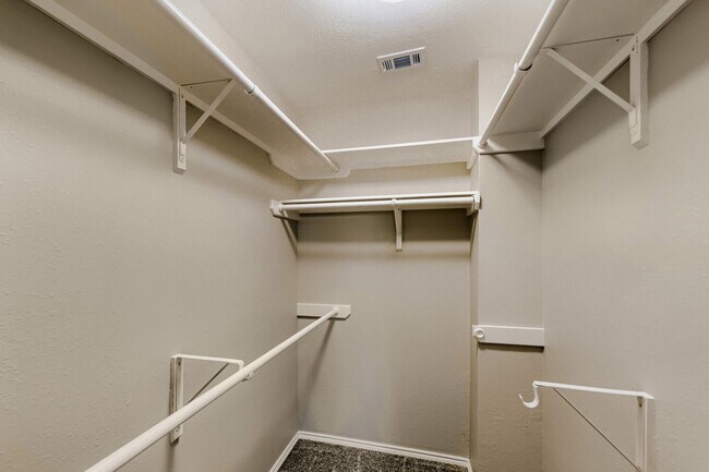 Building Photo - 11 Wineberry Pl
