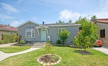 Building Photo - Beautifully Remodeled, Bright & Airy Home w/ Detached Bonus Room w/ Bath & 1-Car Garage, Front Ya...