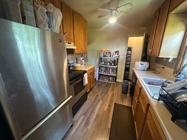 Building Photo - Charming 3 Bedroom Home in Heart if Maplew...