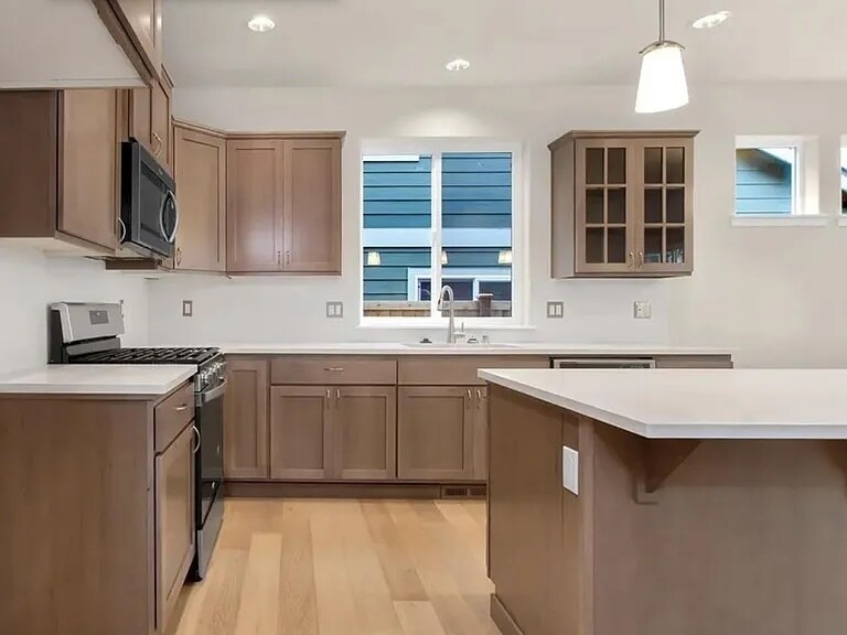 Kitchen - 711 Natalee Jo St SE
