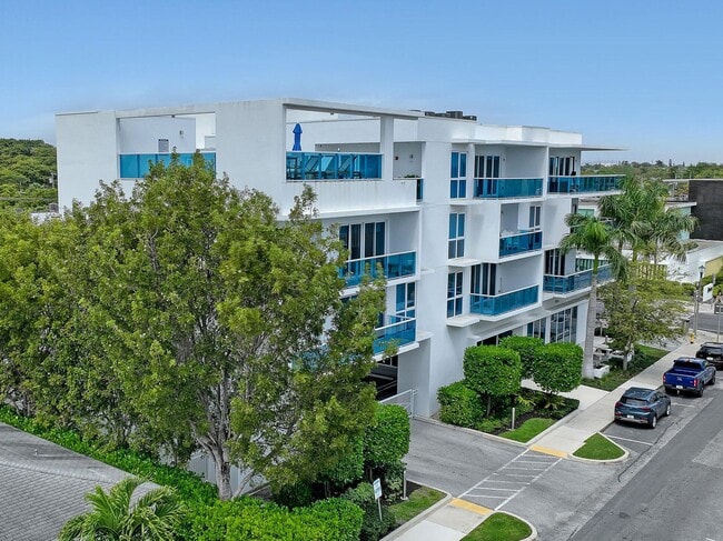 Building Photo - 1 S Palmway