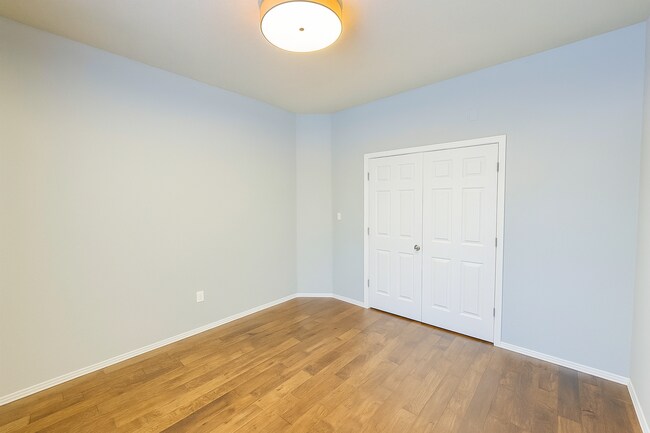 Building Photo - Available Dec 10th! 3bed 2bath