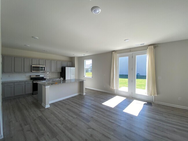 Building Photo - 6015 Weddington Pointe Dr
