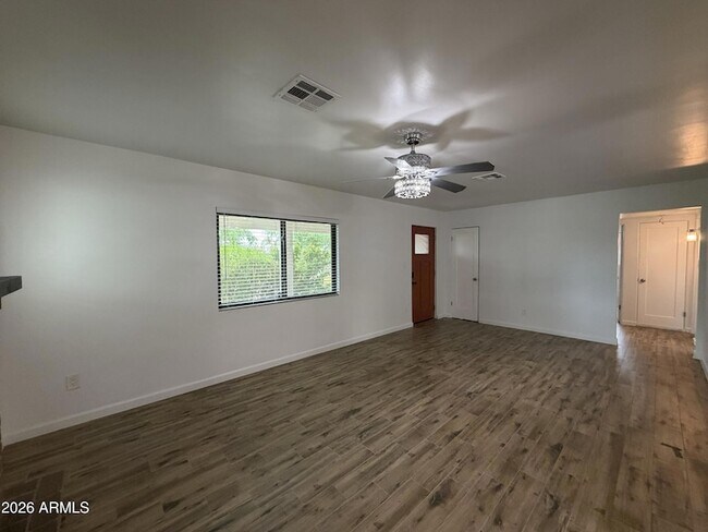 Building Photo - 2514 E Fairmount Ave