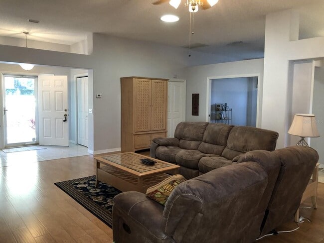 Building Photo - 119 Costa Mesa Dr