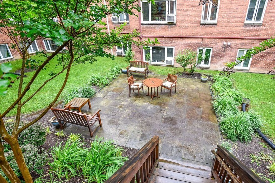 Courtyard - 111 Lee Avenue