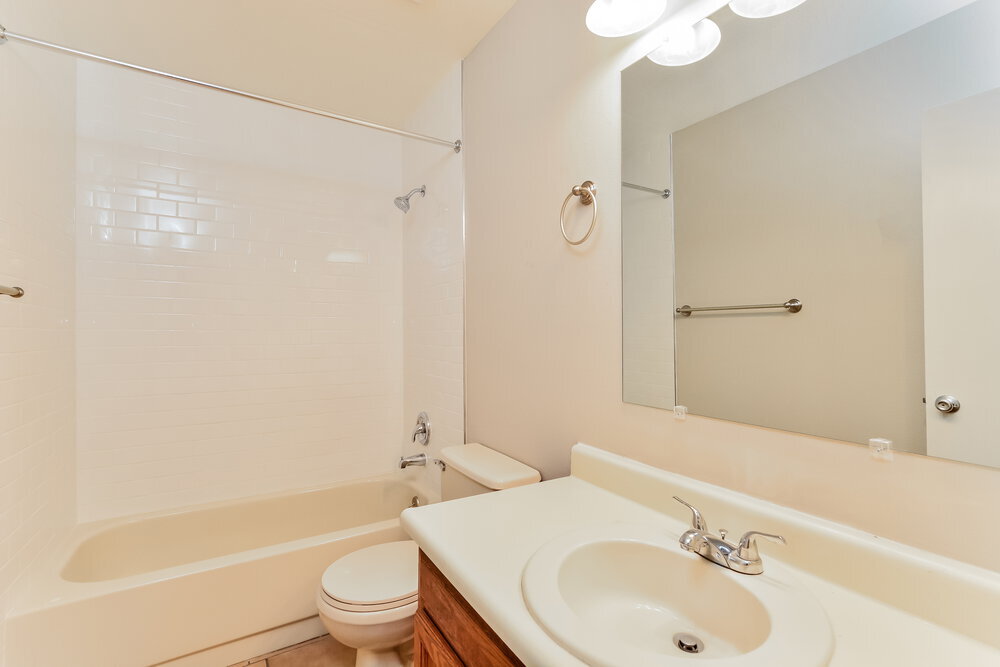 Building Photo - 1388 La Paloma Cir