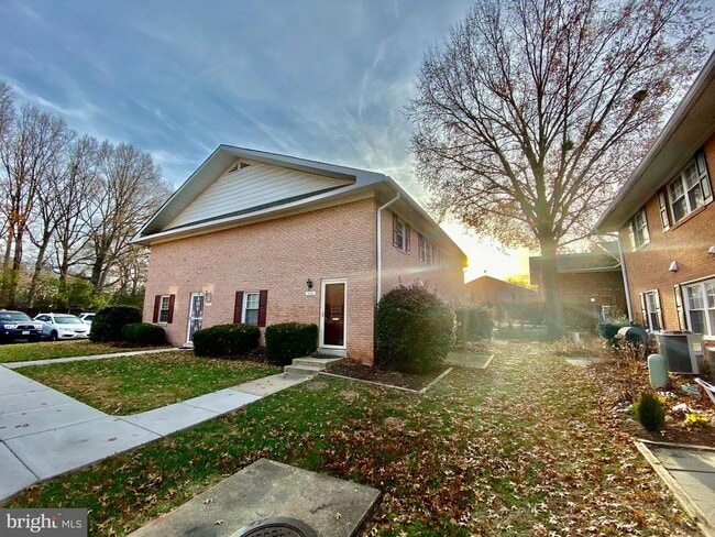 Building Photo - 8864 Walutes Cir