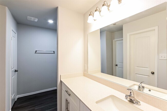 Building Photo - 18546 Boomi Ravine Trl