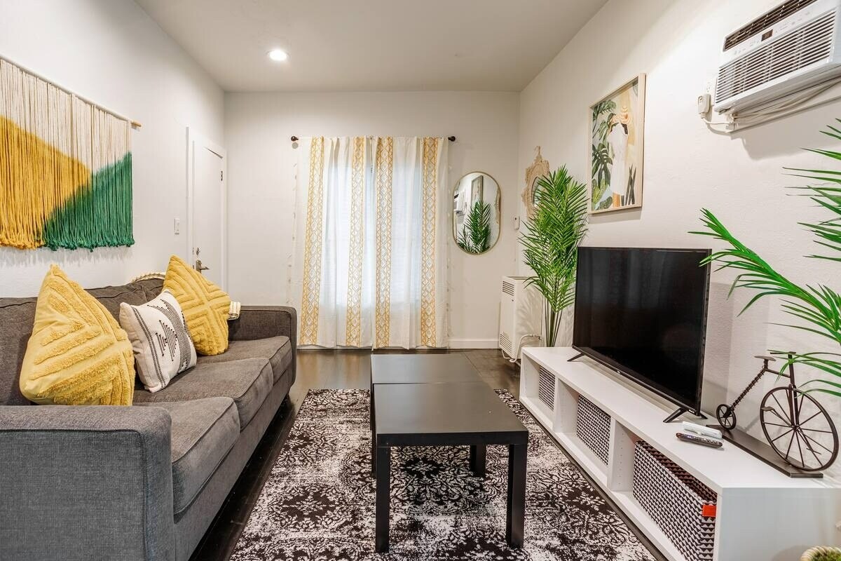 Building Photo - 1806 Washington Way