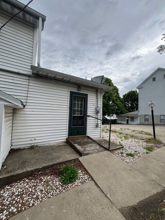 Building Photo - 527 Spruce St