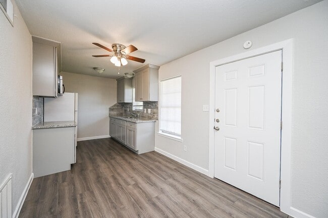 Building Photo - 1518 East Ave