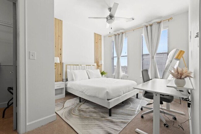 Building Photo - 5250 Town and Country Blvd