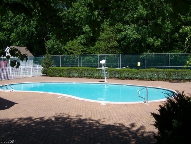 Building Photo - 5007 Tudor Dr