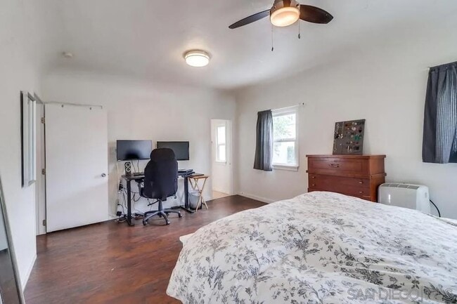 Building Photo - 3891 Superba St