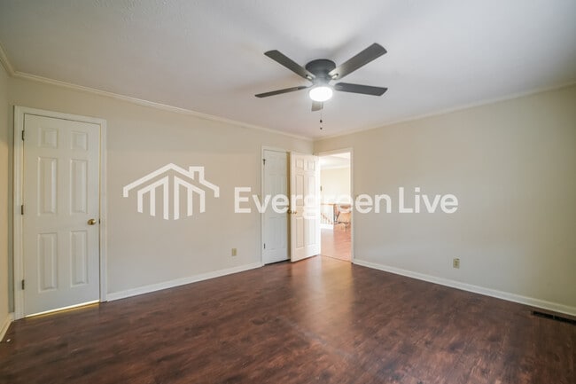 Building Photo - 6253 S Skyline Dr