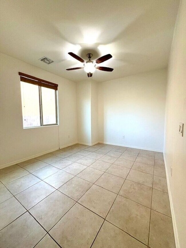 Building Photo - 1/2 MONTH FREE ON A 12 MONTH LEASE ! MOVE ...