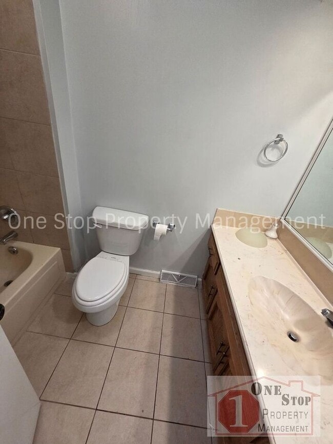 Building Photo - 3 bedroom 2.5 bathroom home in Parkville, MO!