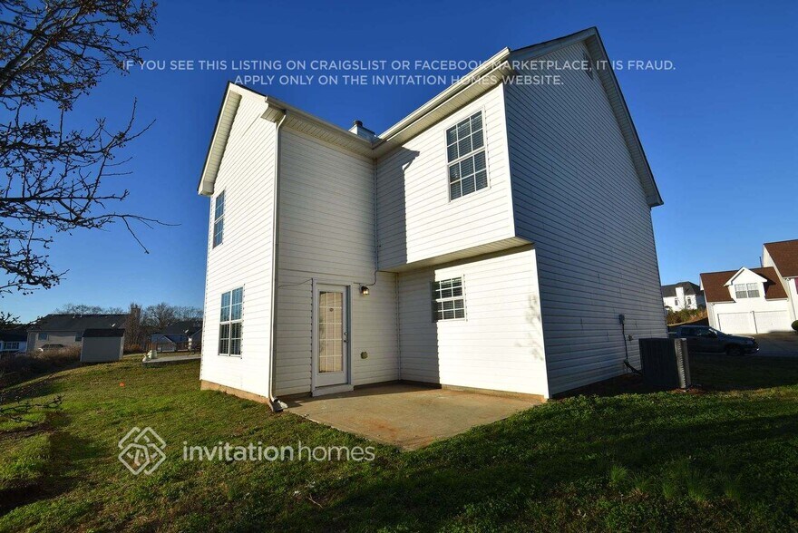 Building Photo - 190 Greenway Dr