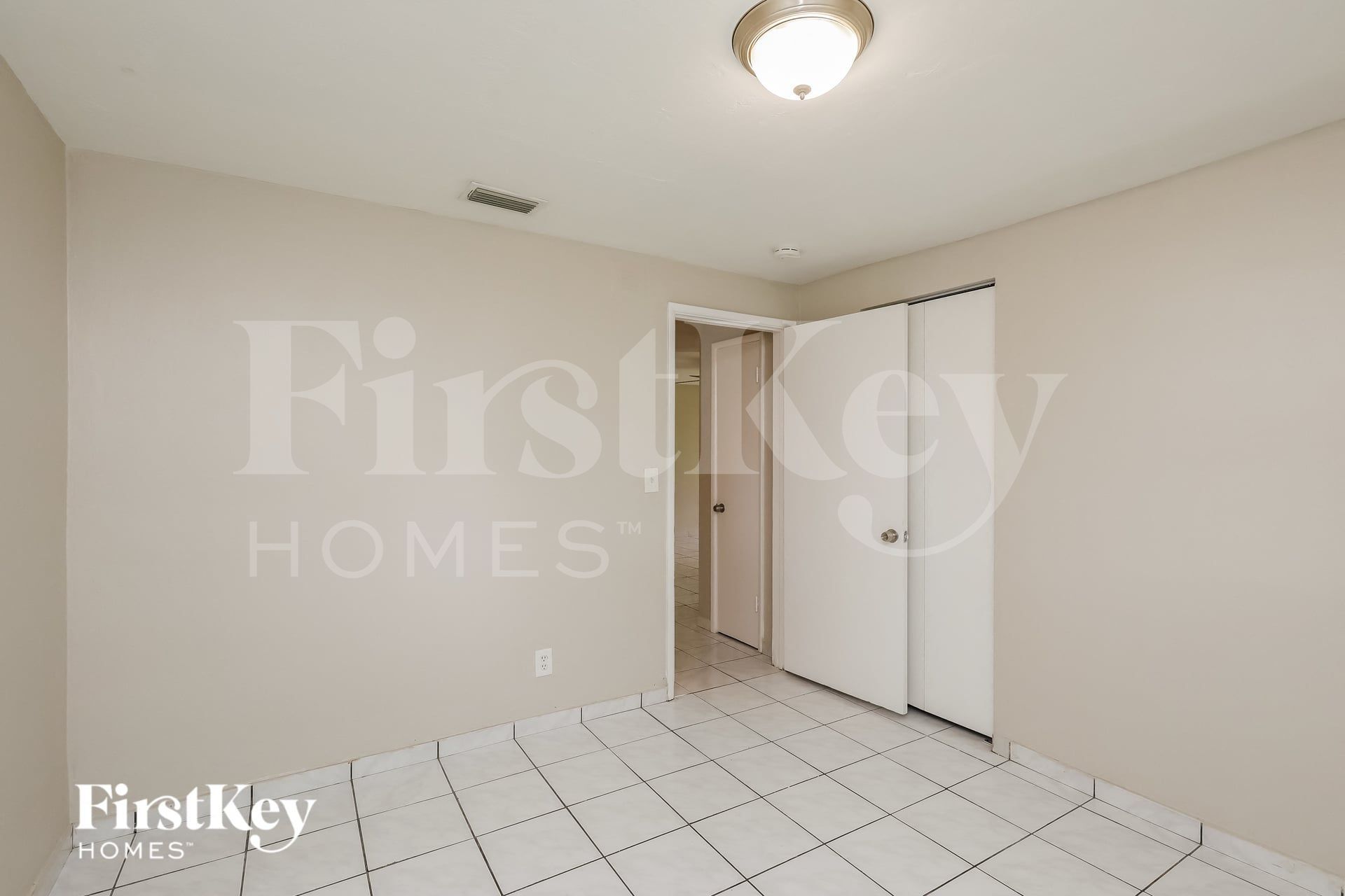 Building Photo - 5826 N Farragut Dr