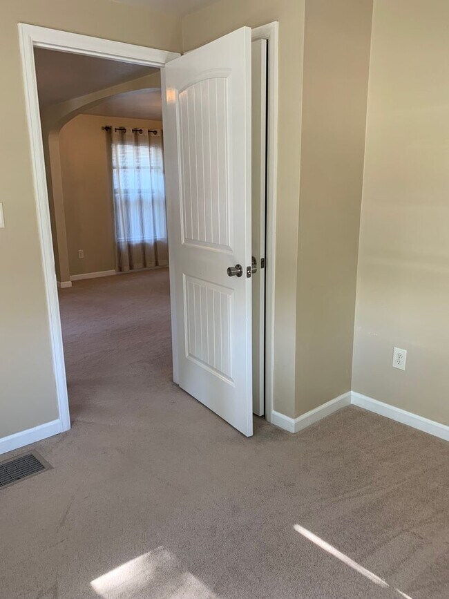 Building Photo - 4 Bedroom Duplex