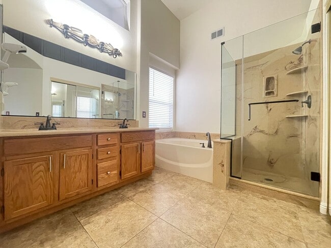 Building Photo - Gorgeous 2-story home in the Green Valley ...