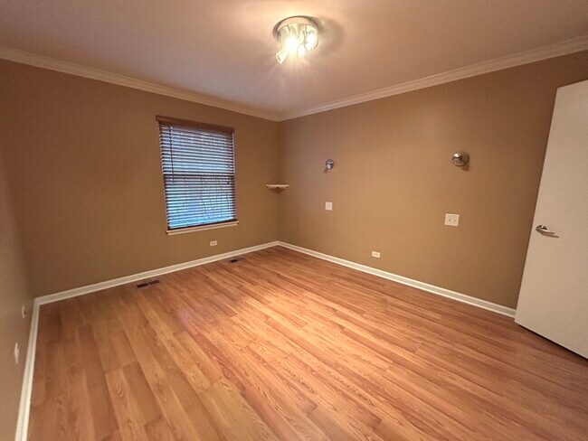 Building Photo - 734 Plum Tree Ct