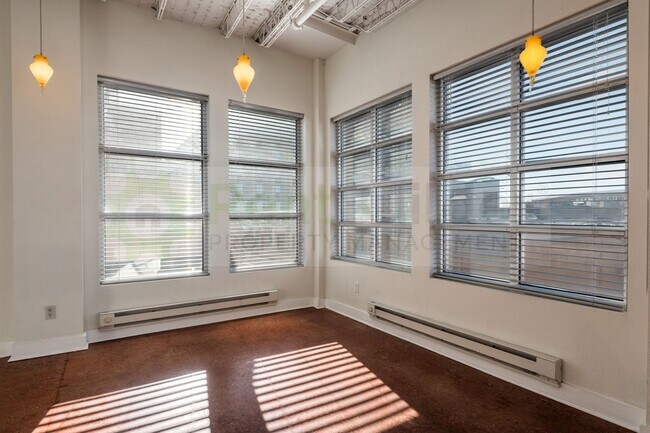 Building Photo - LOWER PRICE!  CATS ALLOWED!!