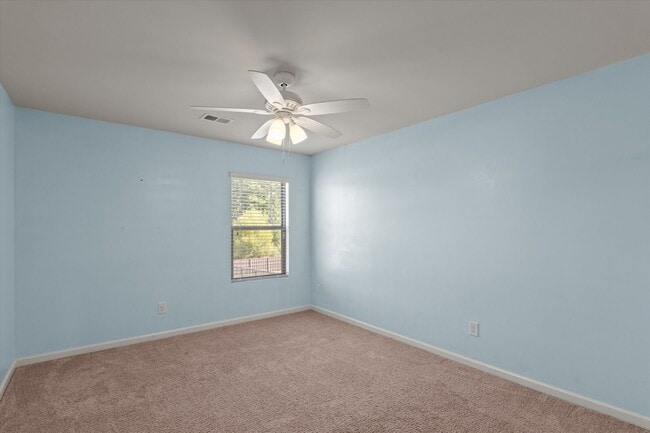 Building Photo - Great 5 Bedroom Home in Evans