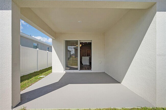 Building Photo - 1460 Fleur Dr