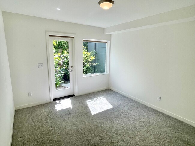 Building Photo - 4 Star Green Built 2-Bedroom, 2-Bath + Den Townhome