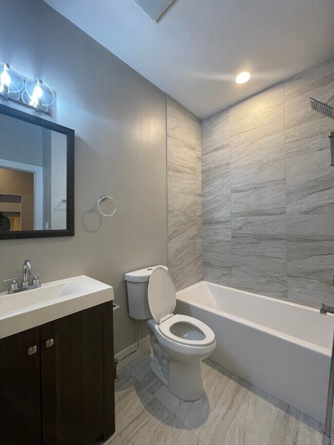 Building Photo - 215 S Hamilton Ave